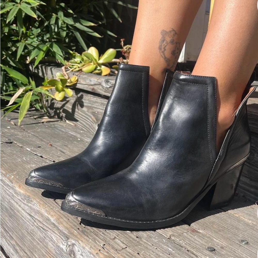 Jeffery Campbell Sz. 9 Cromwell Western Metal Embellished Heeled Leather Boot